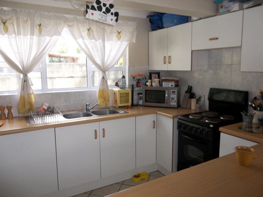 To Let 2 Bedroom Property for Rent in Beacon Bay North Eastern Cape